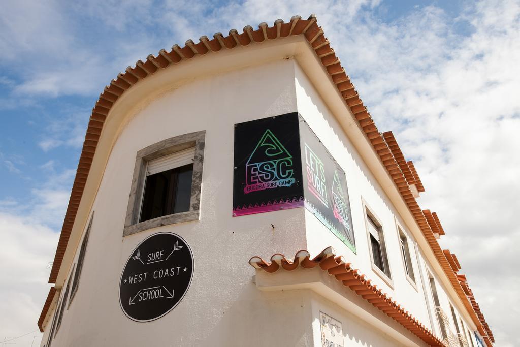 Ericeira Surf Camp Hostel Екстериор снимка